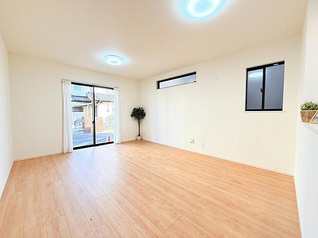 家族団らんの場所としてゆったりと居心地の良いリビングです。