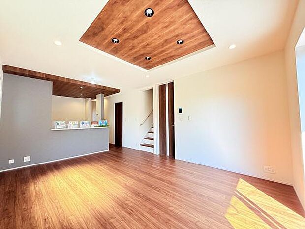 家族団らんの場所としてゆったりと居心地の良いリビングです。