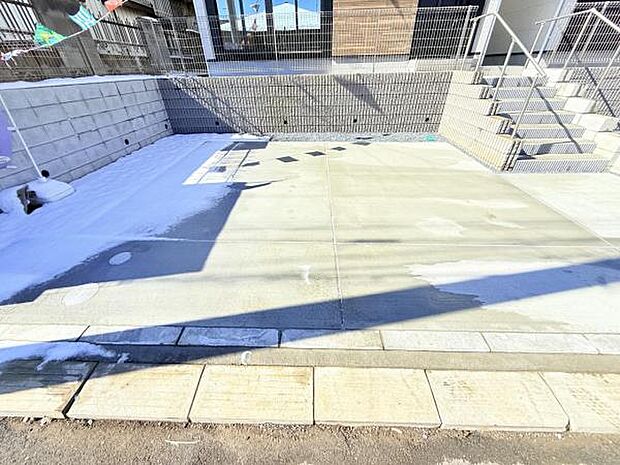 駐車場ももちろん完備しておりますのでお車所有の方にも心強いです。