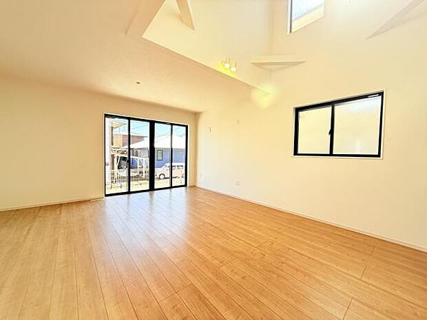 リビングダイニングになります。ご家族そろっての素敵な空間になりそうですね。