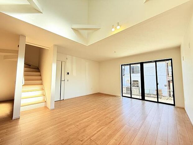 家族団らんの場所としてゆったりと居心地の良いリビングです。