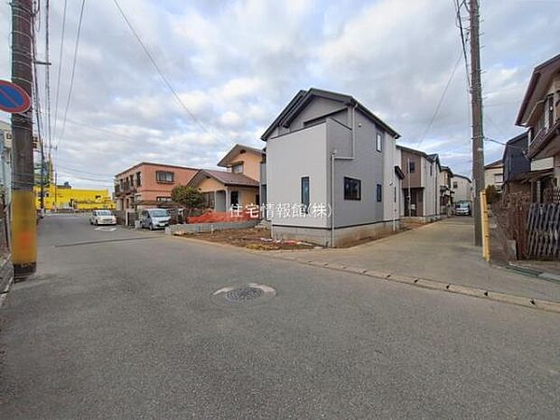 前面道路を含めた現地写真です。