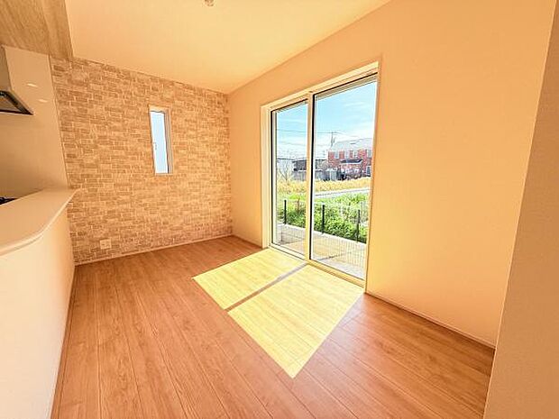 リビングダイニングになります。ご家族そろっての素敵な空間になりそうですね。