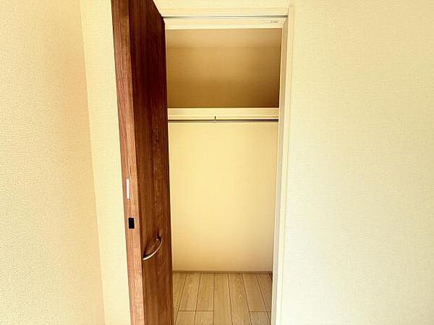 いつでもお部屋をスッキリお使い頂ける収納スペースを設置。