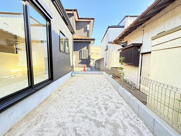 お庭スペースは、ガーデニングやお子様との外遊びなど多彩な用途でお楽しみいただけます。