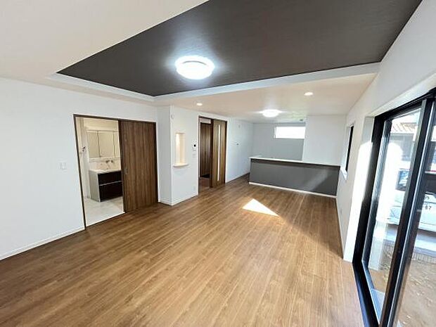 リビングダイニングになります。ご家族そろっての素敵な空間になりそうですね。