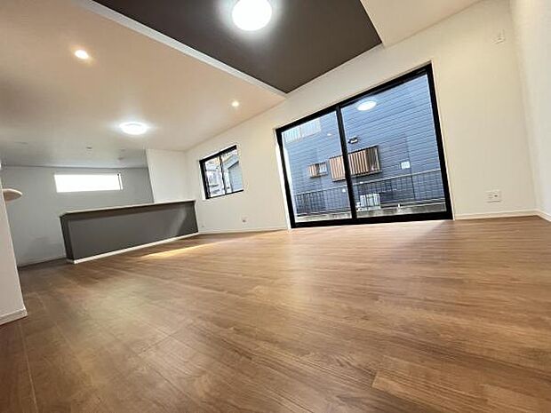 家族とゆったり時間を過ごせるリビングダイニング。