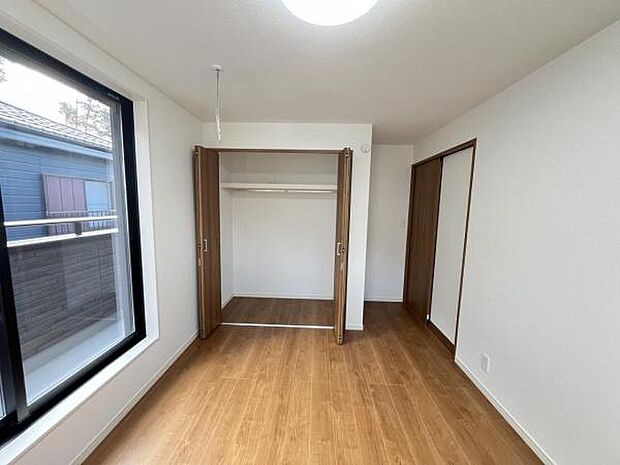 いつでもお部屋をスッキリお使い頂ける収納スペースを設置。