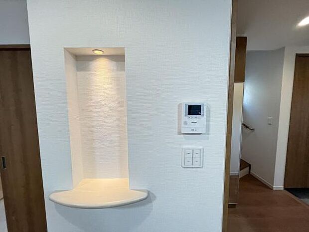 訪問者を確認できるTVモニター付きインターフォンです。