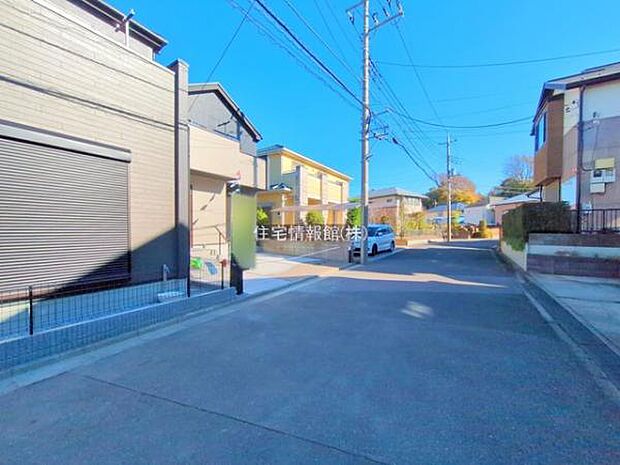 前面道路を含めた現地写真です。