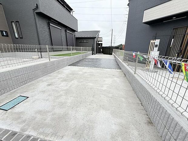 駐車場ももちろん完備しておりますのでお車所有の方にも心強いです。