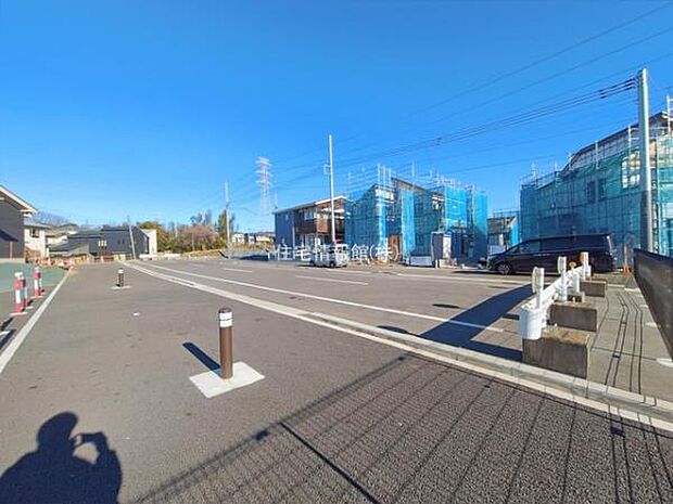 前面道路を含めた現地写真です。