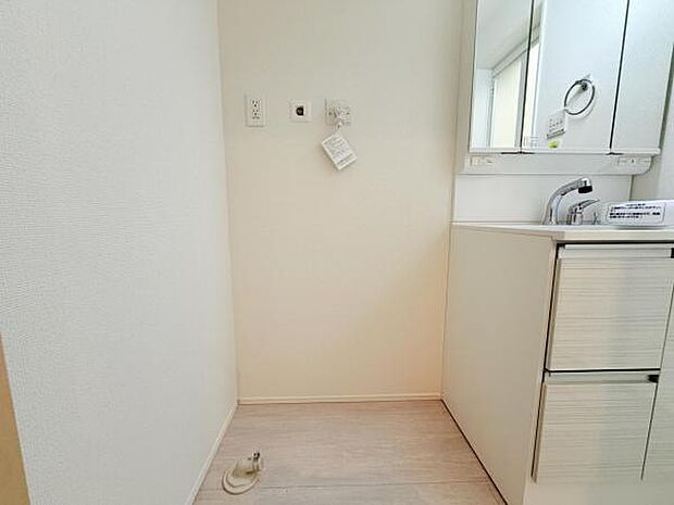 お天気を気にせずお洗濯ができ、室内干し可能です。