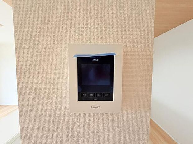 訪問者を確認できるTVモニター付きインターフォンです。