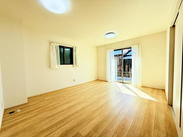 リビングダイニングになります。ご家族そろっての素敵な空間になりそうですね。