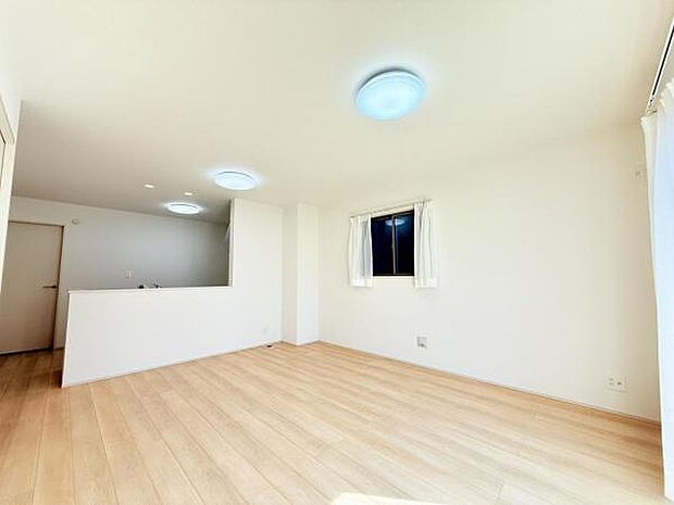 家族団らんの場所としてゆったりと居心地の良いリビングです。