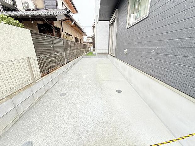 駐車場ももちろん完備しておりますのでお車所有の方にも心強いです。