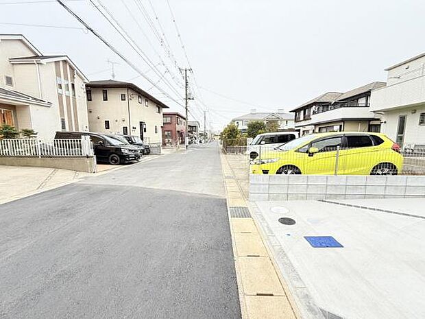 前面道路を含めた現地写真です。