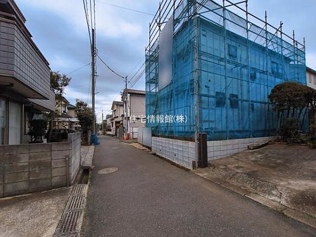 前面道路を含めた現地写真です。