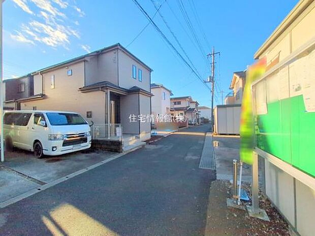 前面道路を含めた現地写真です。