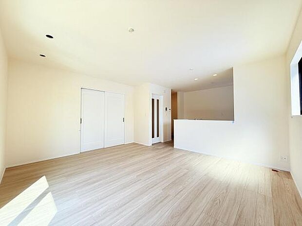 リビングダイニングになります。ご家族そろっての素敵な空間になりそうですね。