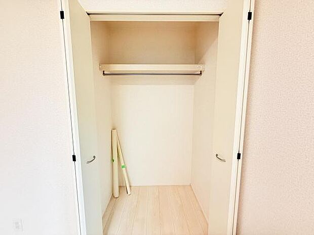 いつでもお部屋をスッキリお使い頂ける収納スペースを設置。