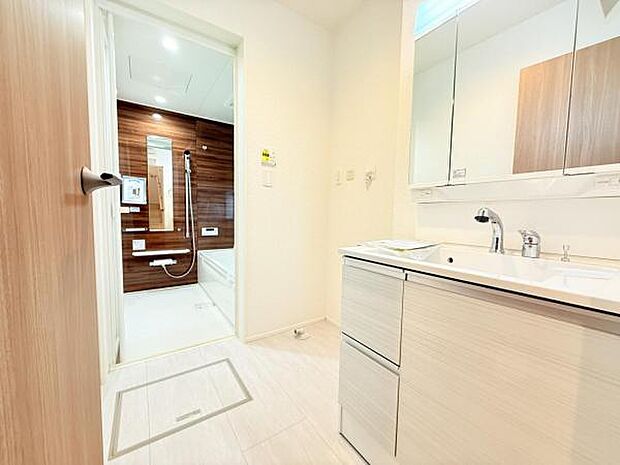 脱衣所は小さなお子様がいるご家庭にも重宝されます。