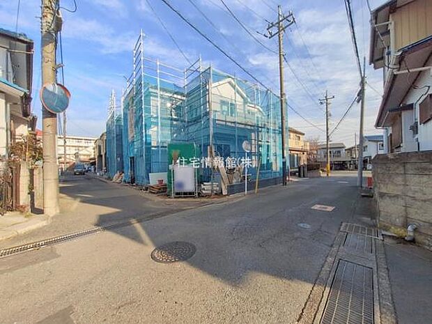 前面道路を含めた現地写真です。