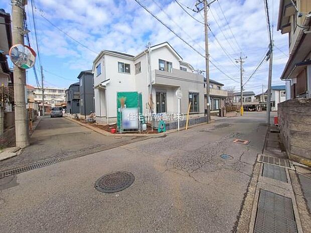 前面道路を含めた現地写真です。