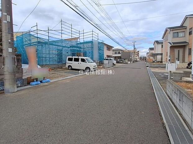 前面道路を含めた現地写真です。