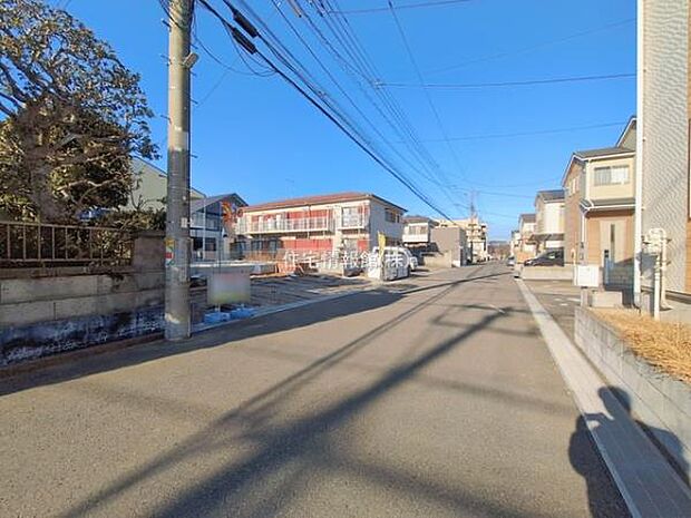 前面道路を含めた現地写真です。