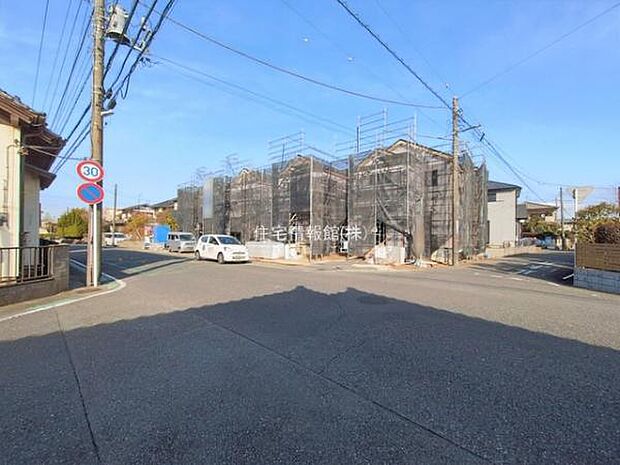 前面道路を含めた現地写真です。