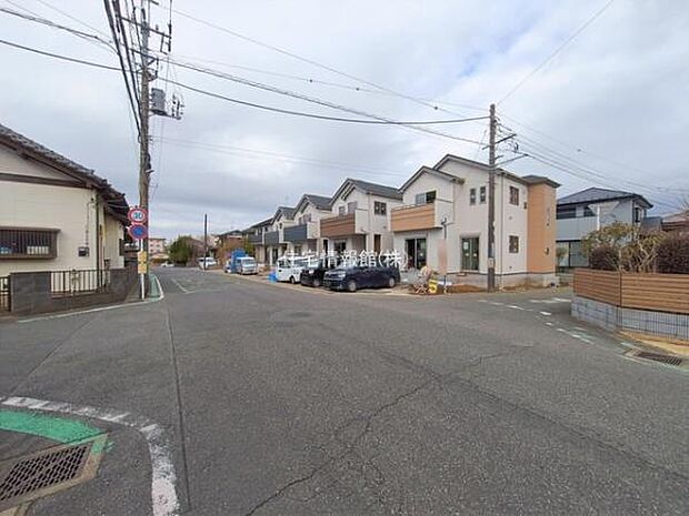 前面道路を含めた現地写真です。