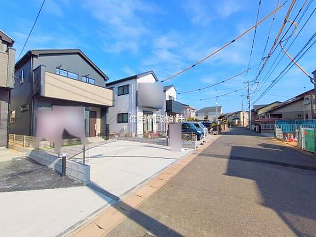 前面道路を含めた現地写真です。