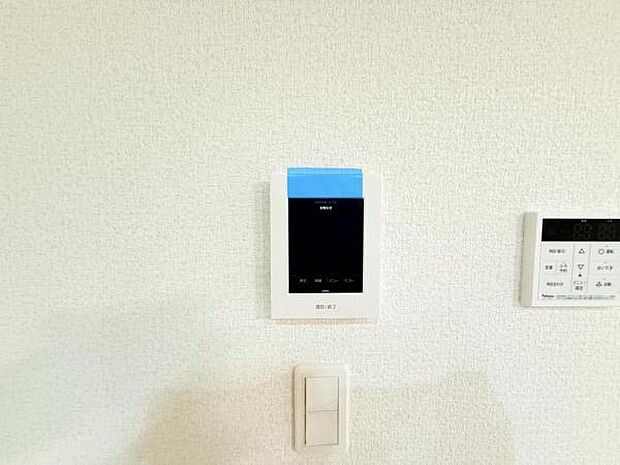 訪問者を確認できるTVモニター付きインターフォンです。