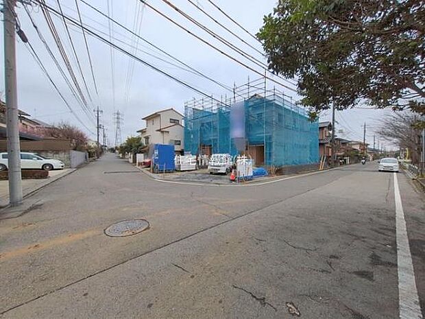 前面道路を含めた現地写真です。