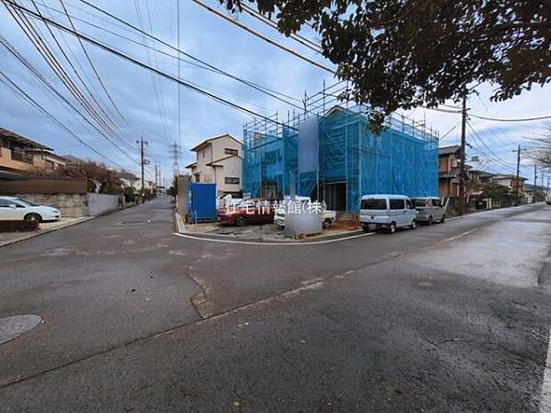 前面道路を含めた現地写真です。