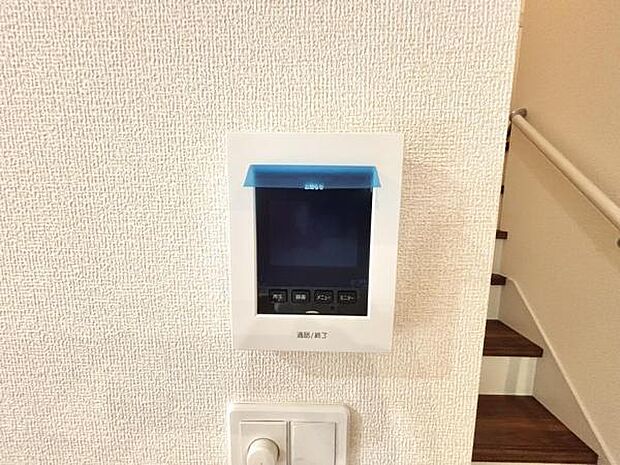 訪問者を確認できるTVモニター付きインターフォンです。