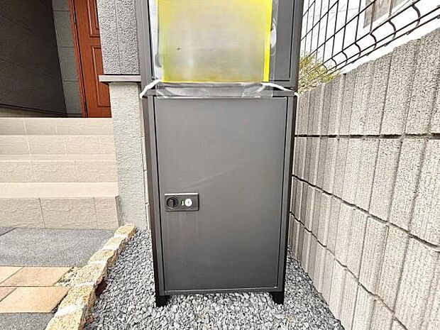 宅配ボックスのご紹介です。