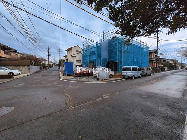 前面道路を含めた現地写真です。