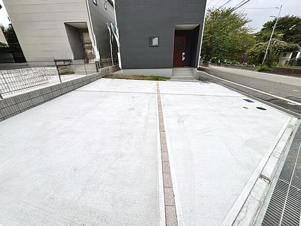 駐車場ももちろん完備しておりますのでお車所有の方にも心強いです。