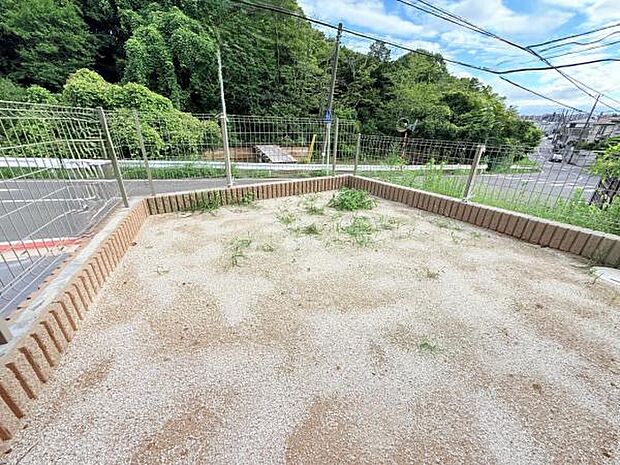 お庭スペースは、ガーデニングやお子様との外遊びなど多彩な用途でお楽しみいただけます。