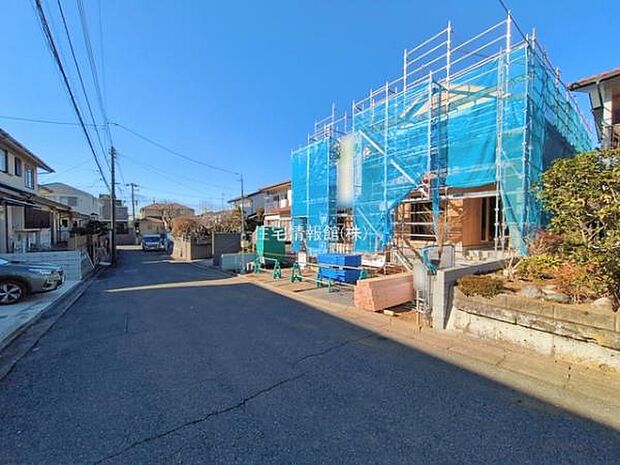 前面道路を含めた現地写真です。