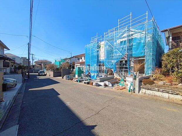 前面道路を含めた現地写真です。