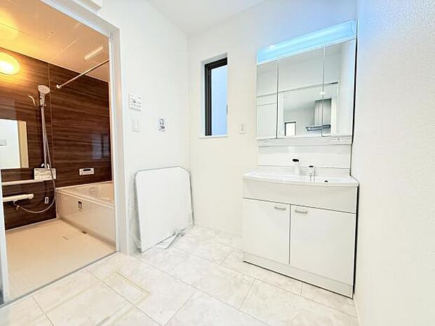 脱衣所は小さなお子様がいるご家庭にも重宝されます。