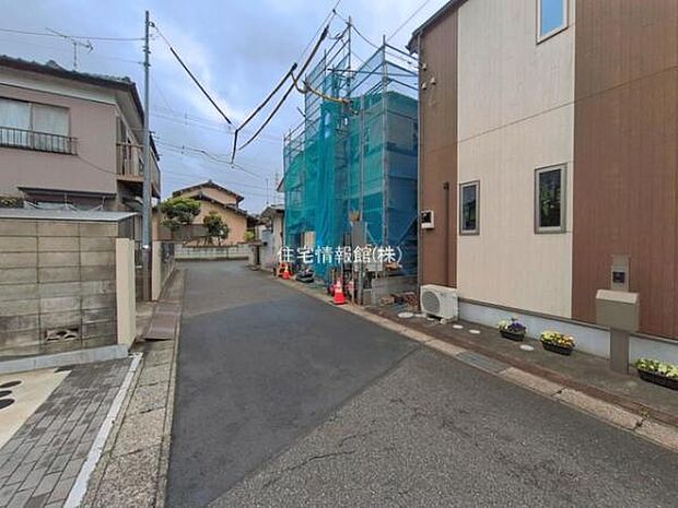 前面道路を含めた現地写真です。