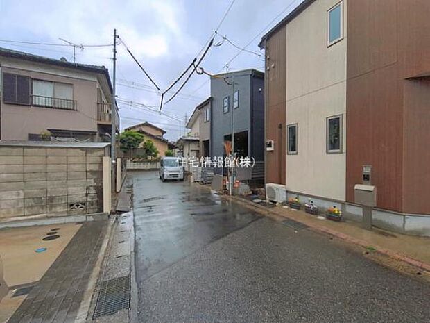 前面道路を含めた現地写真です。