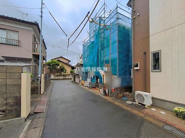 前面道路を含めた現地写真です。