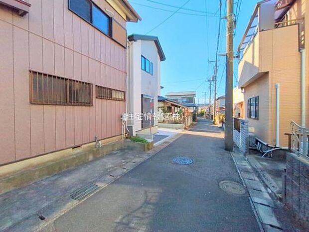 前面道路を含めた現地写真です。