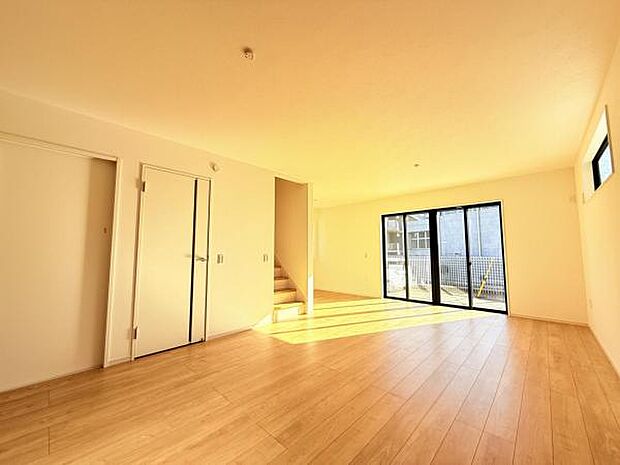 リビングダイニングになります。ご家族そろっての素敵な空間になりそうですね。